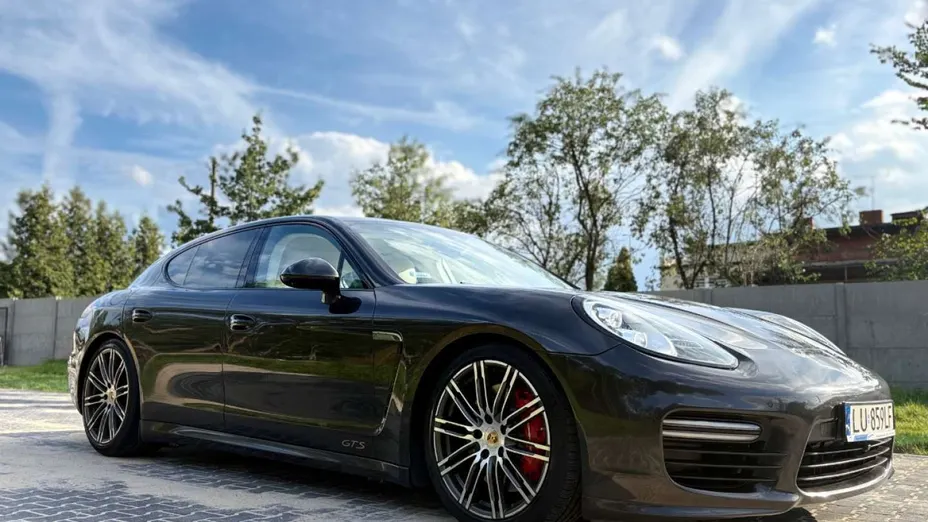 PORSCHE Panamera -