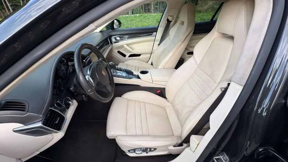 PORSCHE Panamera -