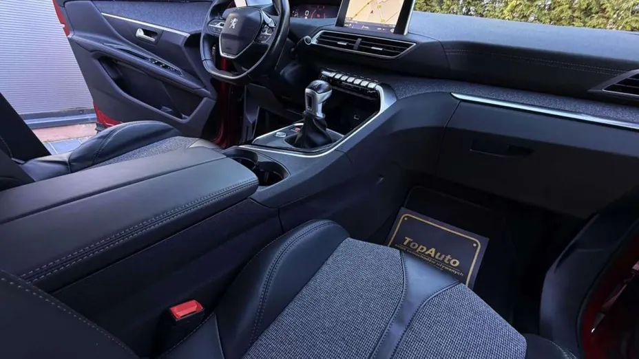PEUGEOT 3008 -
