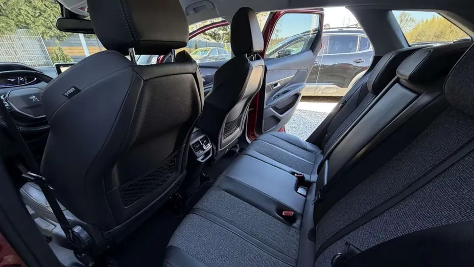 PEUGEOT 3008 -
