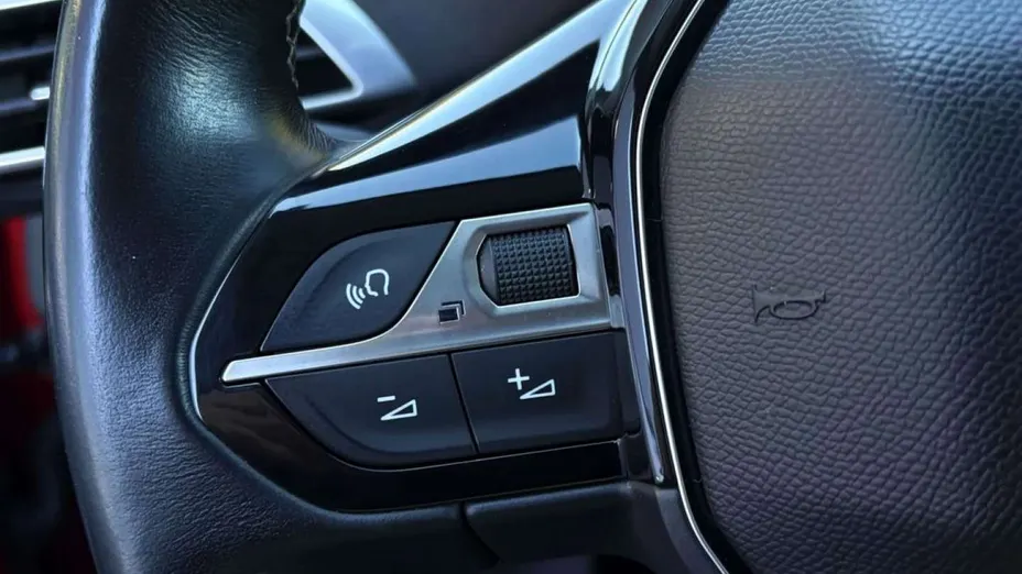 PEUGEOT 3008 -