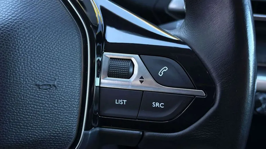 PEUGEOT 3008 -
