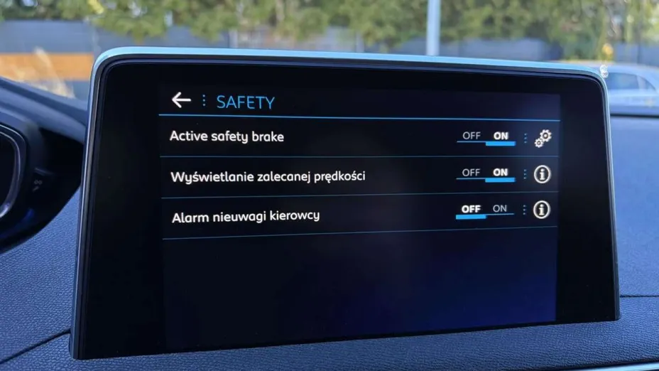 PEUGEOT 3008 -