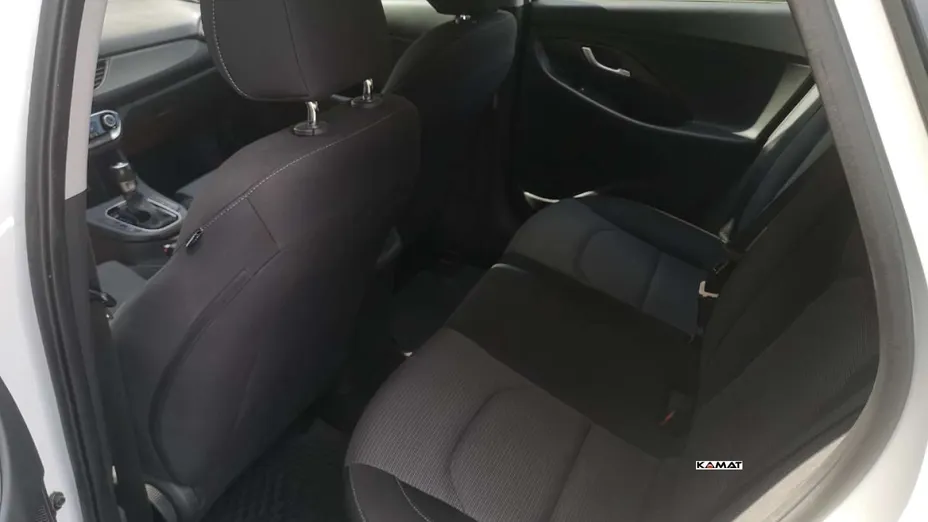 HYUNDAI i30 -
