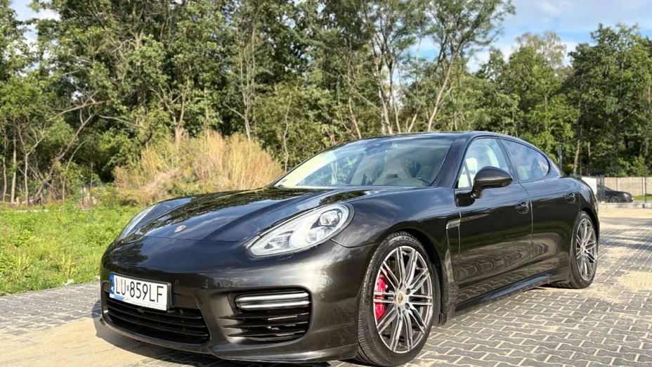 PORSCHE Panamera -