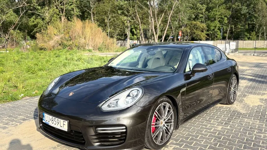 PORSCHE Panamera -