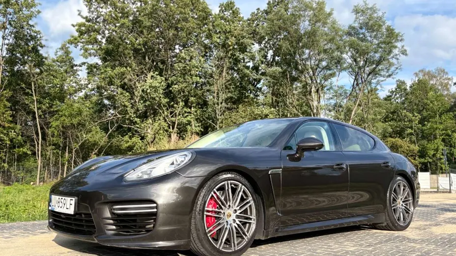 PORSCHE Panamera -