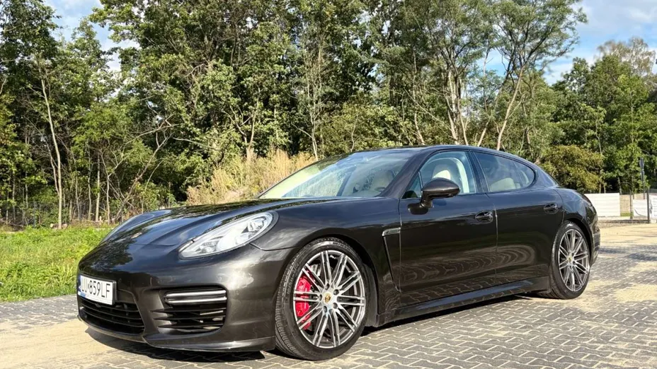 PORSCHE Panamera -