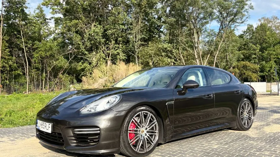 PORSCHE Panamera -
