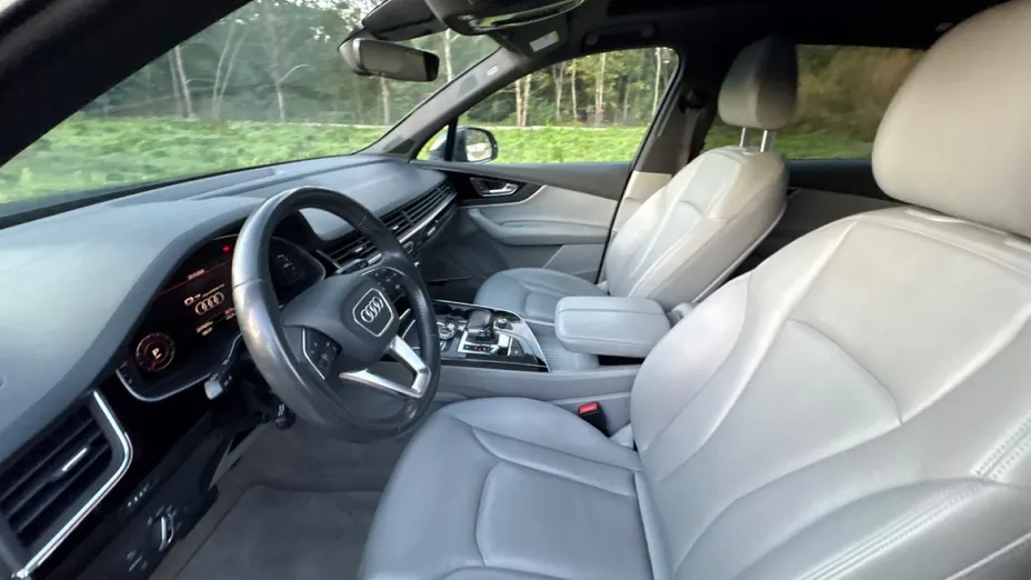 AUDI Q7 -