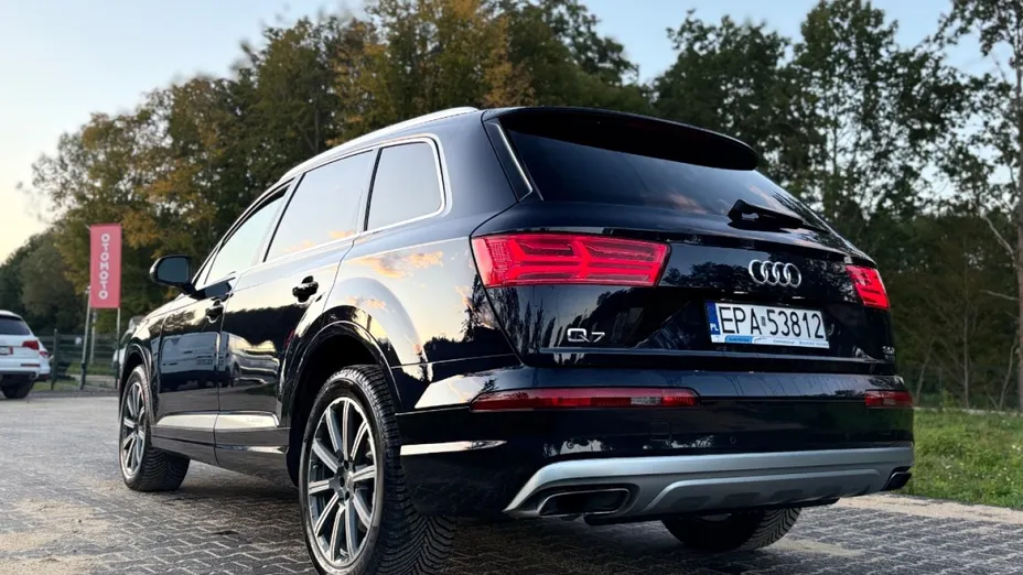 AUDI Q7 -