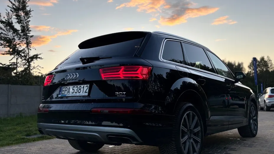 AUDI Q7 -