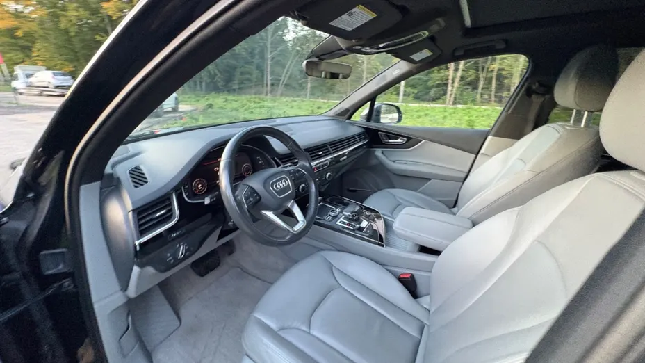 AUDI Q7 -