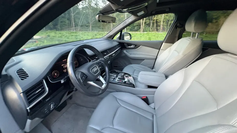AUDI Q7 -