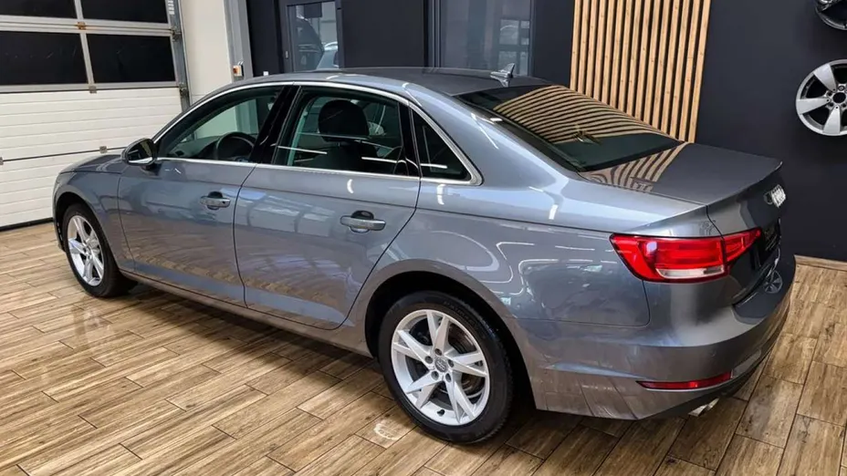 AUDI A4 -