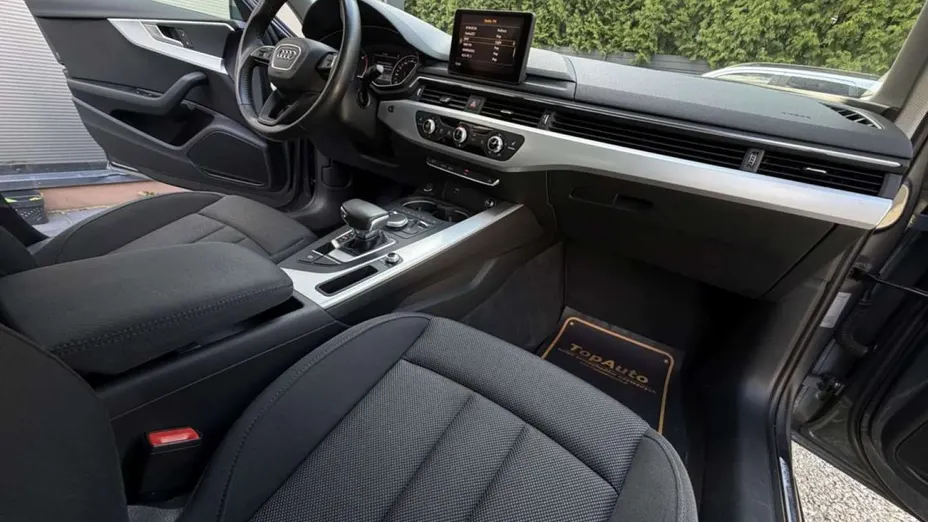 AUDI A4 -
