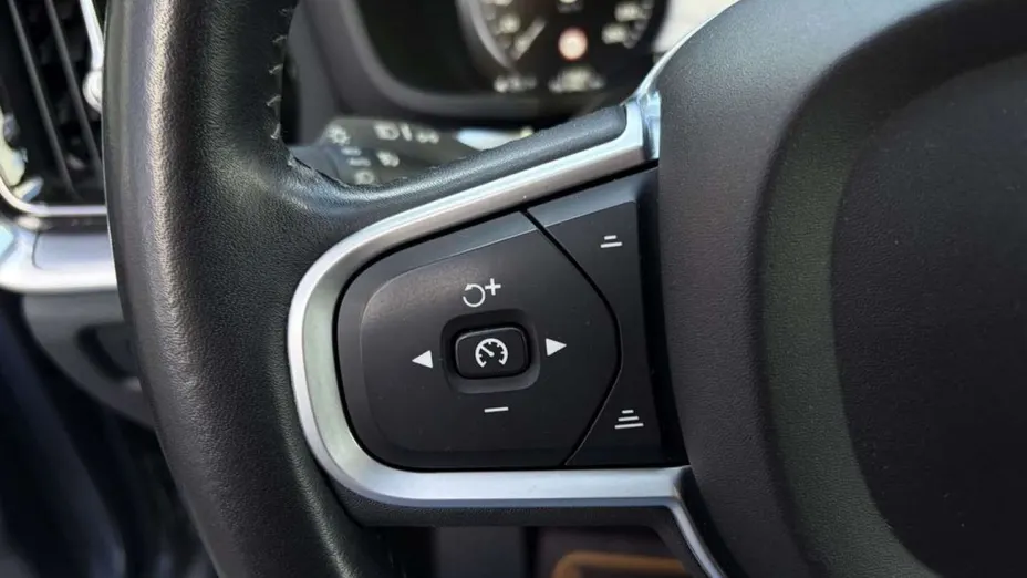 VOLVO V60 -