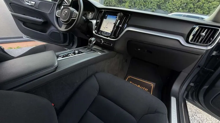 VOLVO V60 -