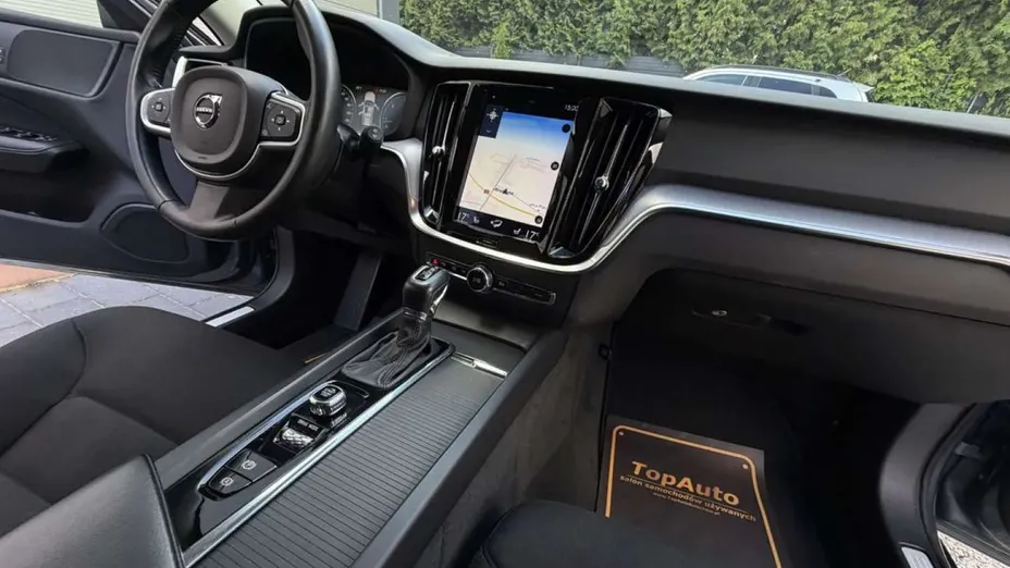 VOLVO V60 -