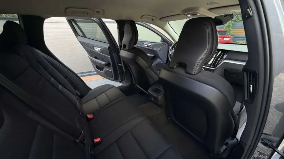 VOLVO V60 -