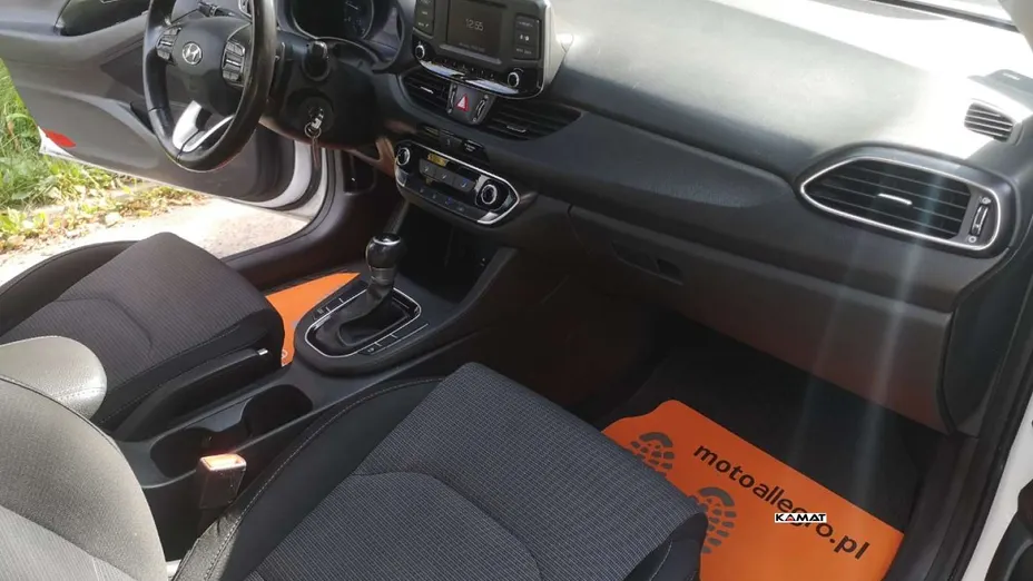 HYUNDAI i30 -