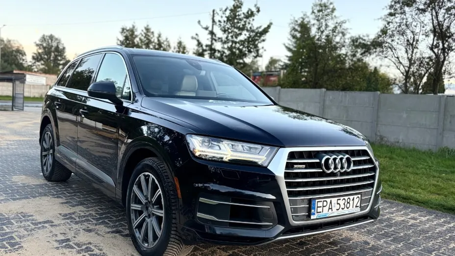 AUDI Q7 -