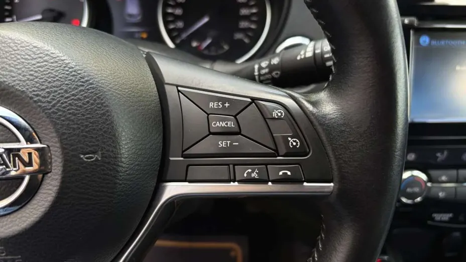 NISSAN Qashqai -