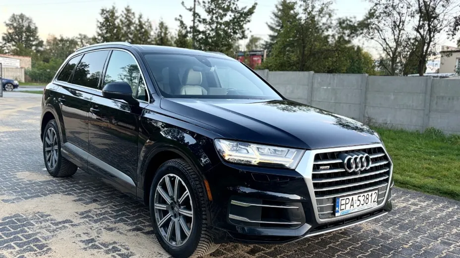 AUDI Q7 -