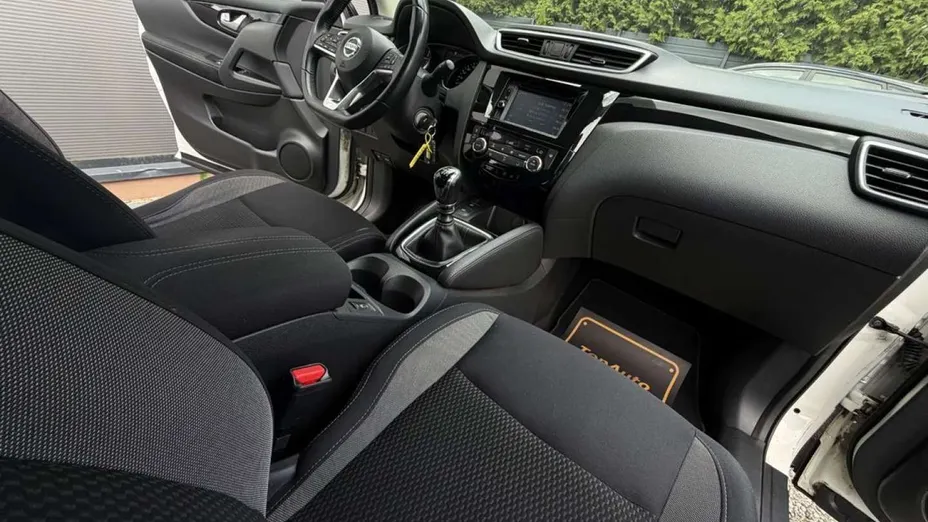 NISSAN Qashqai -