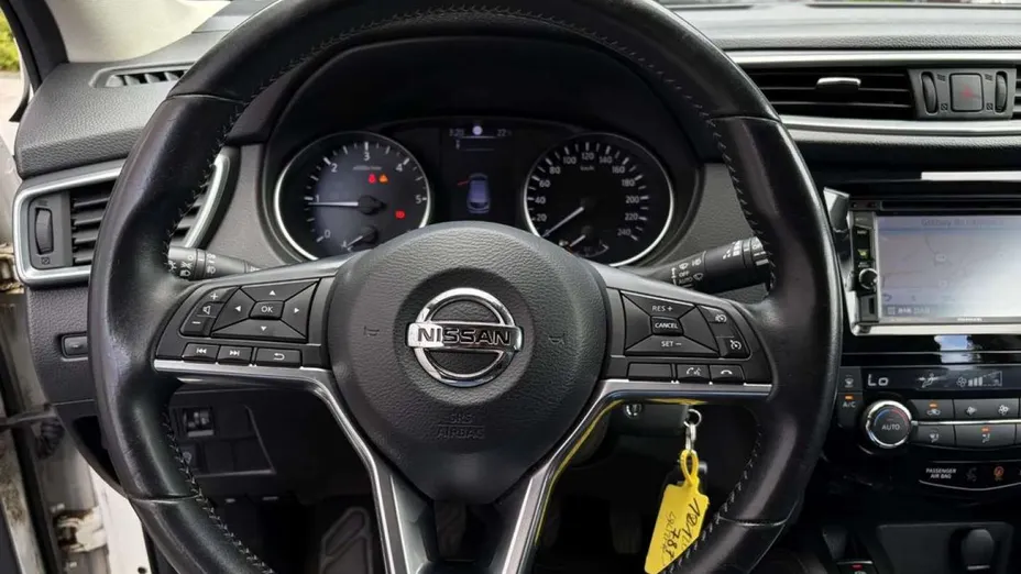 NISSAN Qashqai -