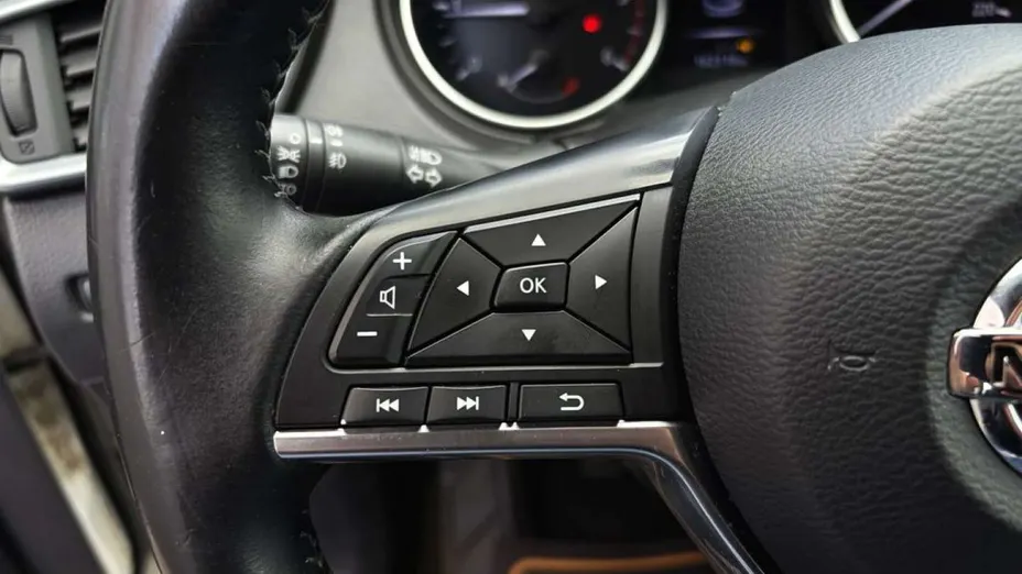 NISSAN Qashqai -
