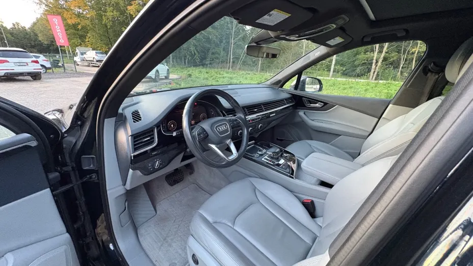 AUDI Q7 -