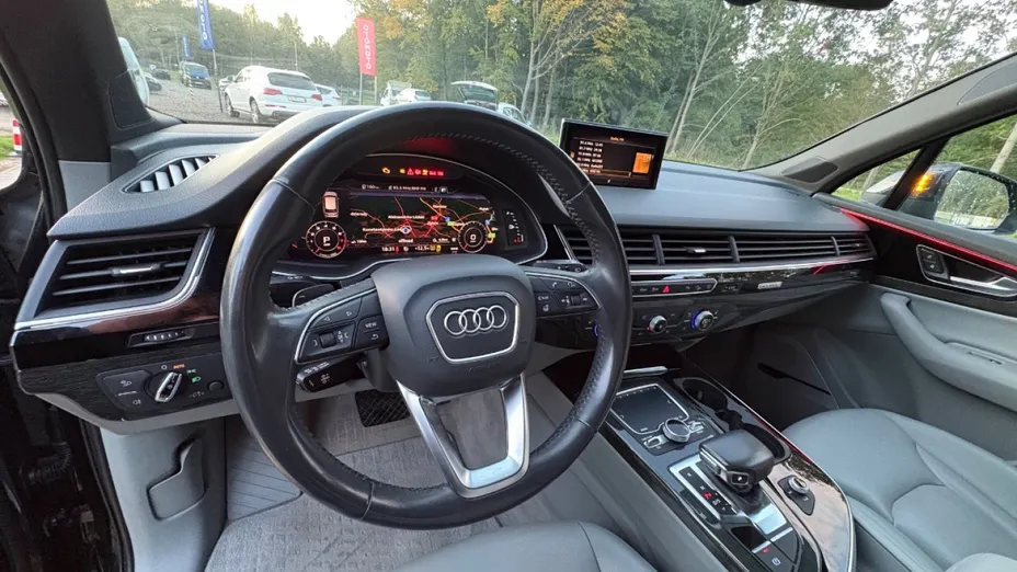AUDI Q7 -