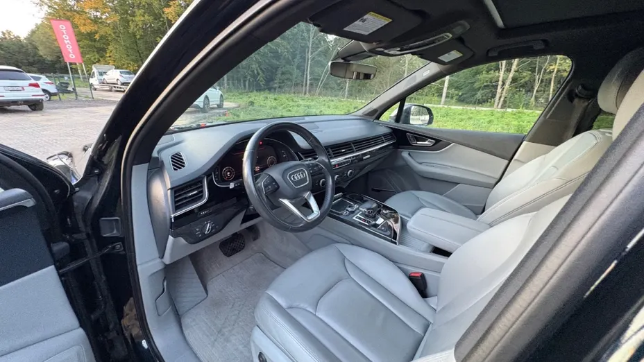 AUDI Q7 -