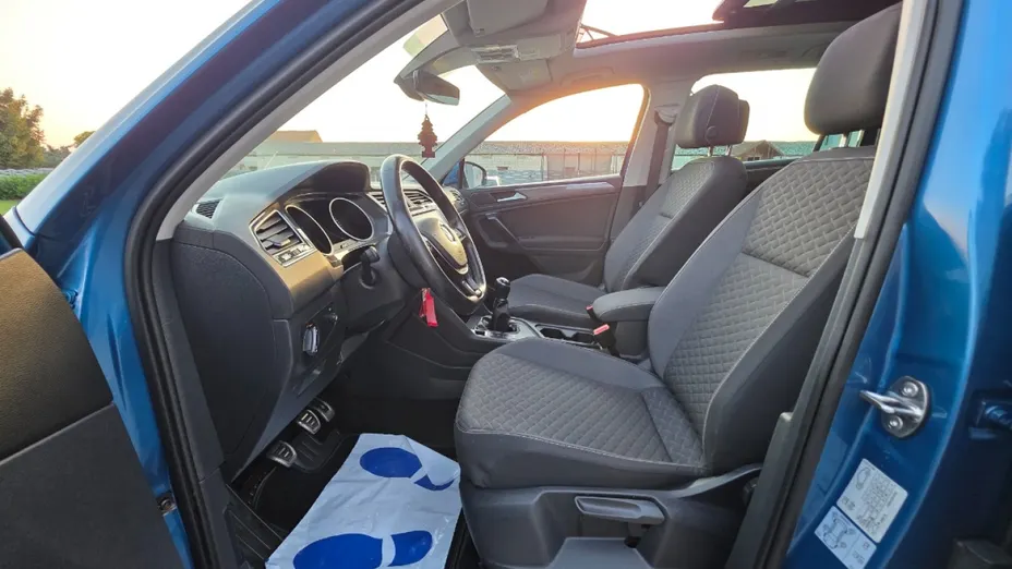 VOLKSWAGEN Tiguan -