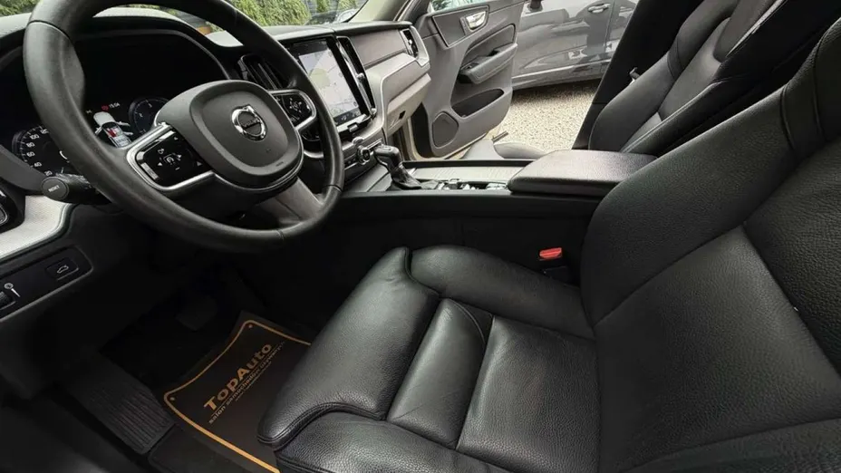 VOLVO XC60 -