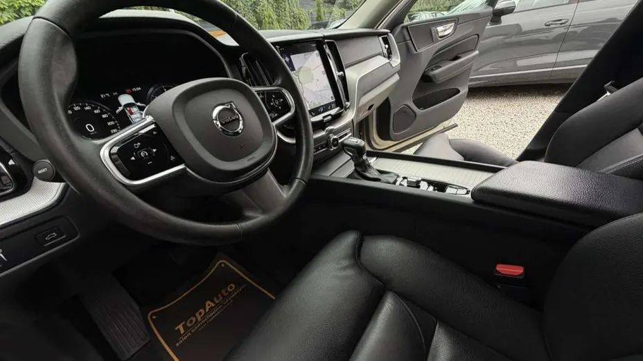 VOLVO XC60 -