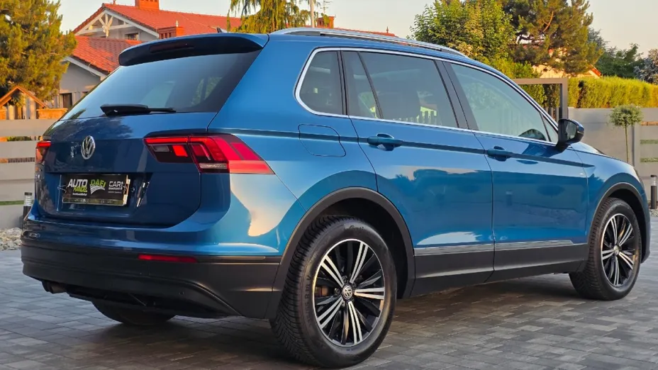 VOLKSWAGEN Tiguan -