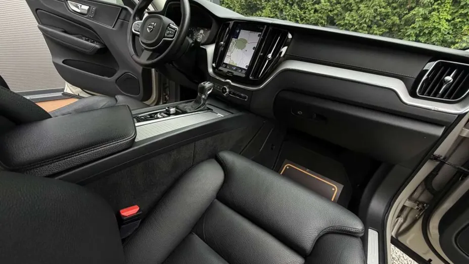 VOLVO XC60 -