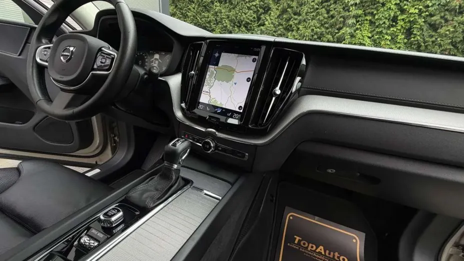 VOLVO XC60 -