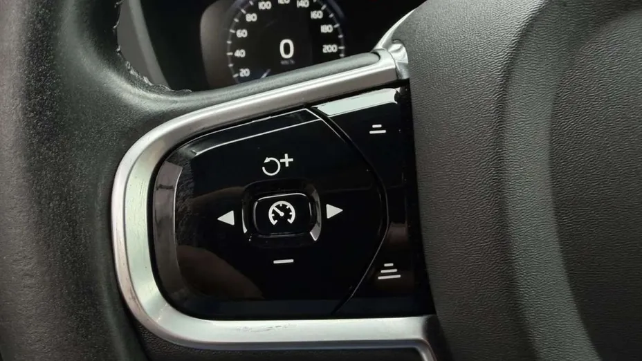 VOLVO XC60 -