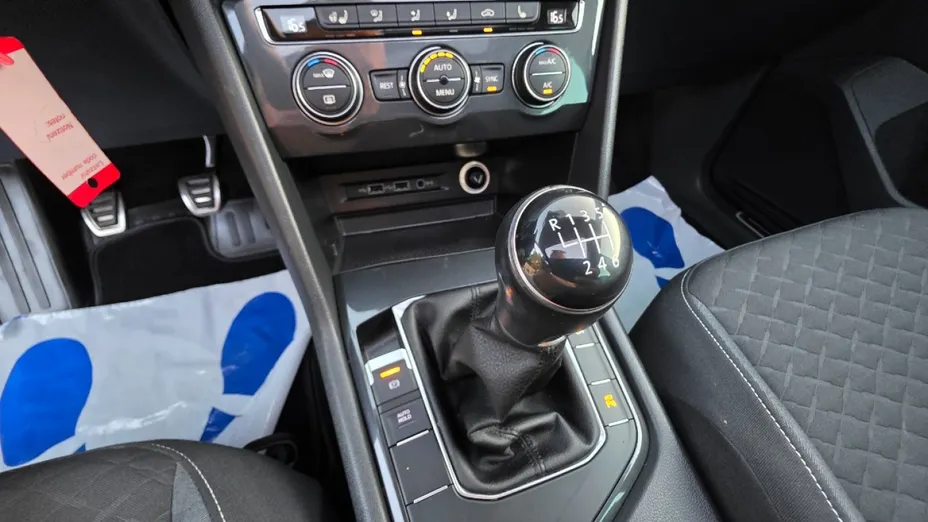 VOLKSWAGEN Tiguan -