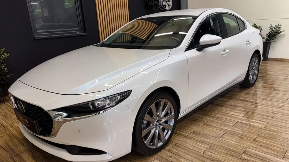 MAZDA 3 -