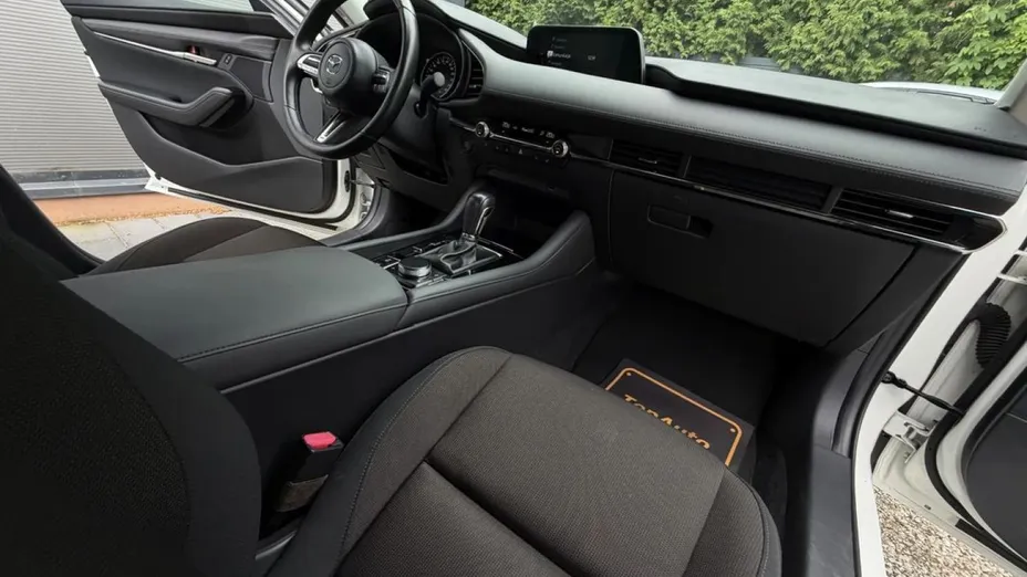 MAZDA 3 -