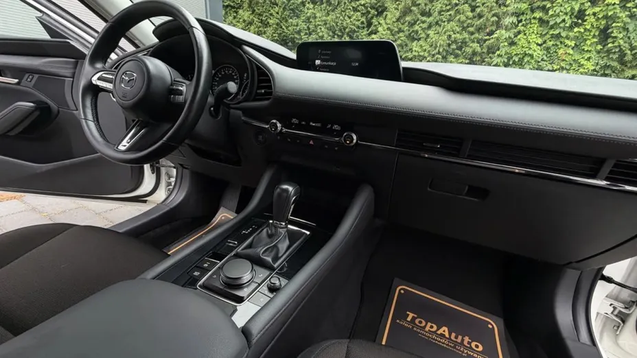 MAZDA 3 -