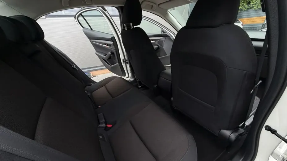 MAZDA 3 -