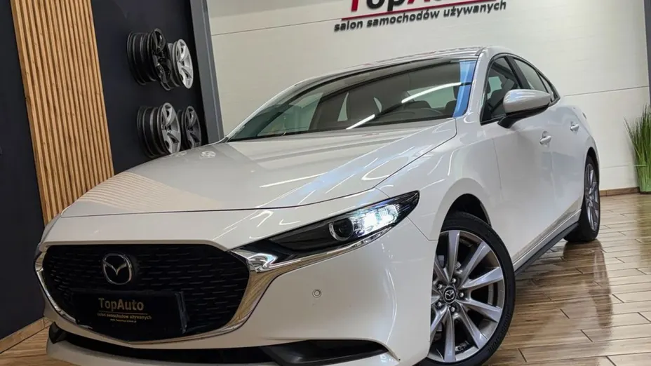 MAZDA 3 -