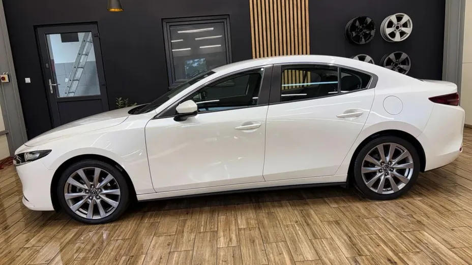 MAZDA 3 -