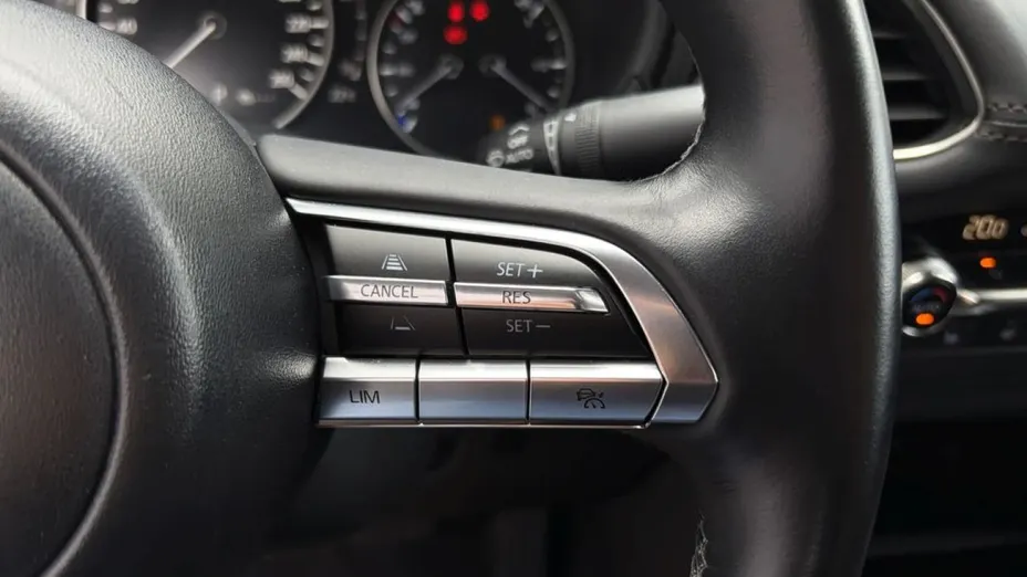 MAZDA 3 -