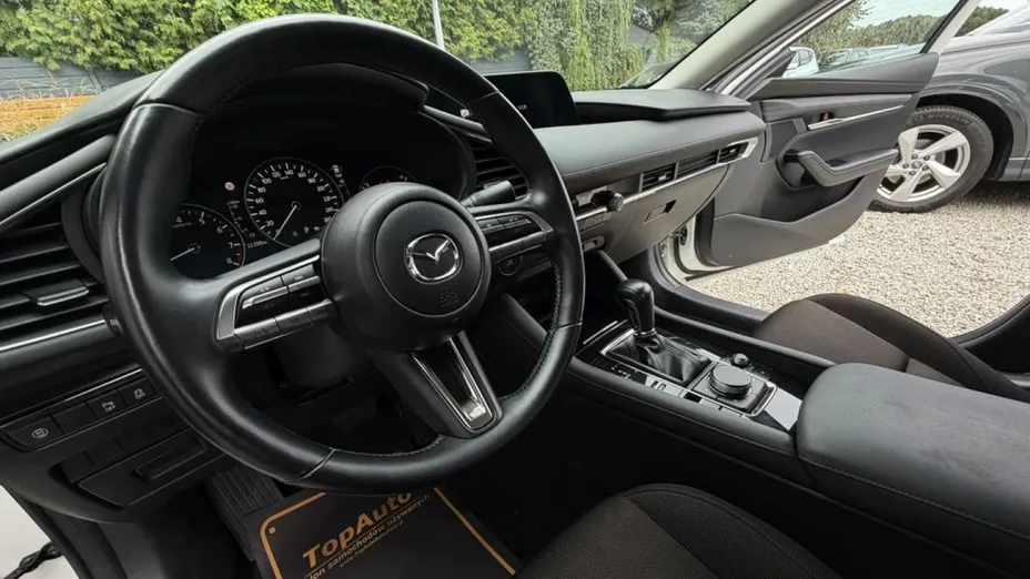 MAZDA 3 -